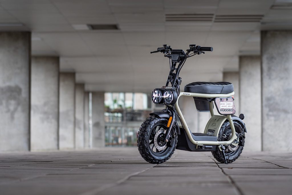 5 raisons de rouler en scooter électrique de la marque Coopop, disponible chez Pyramide Motos, concessions motos et quads à l'isle-sur-la-sorgue, dans le vaucluse, à côté d'avignon