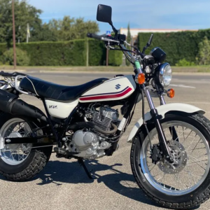 découvrez notre moto d'occasion la Suzuki Van Van 125 injection. Disponible chez Pyramide Motos, concession motos et quads à l'isle-sur-la-sorgue