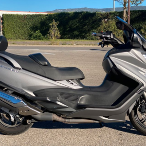 Suzuki Burgman 650 ABS Exécutive, disponible chez Pyramide Motos, concession motos et quads à l'isle sur la sorgue