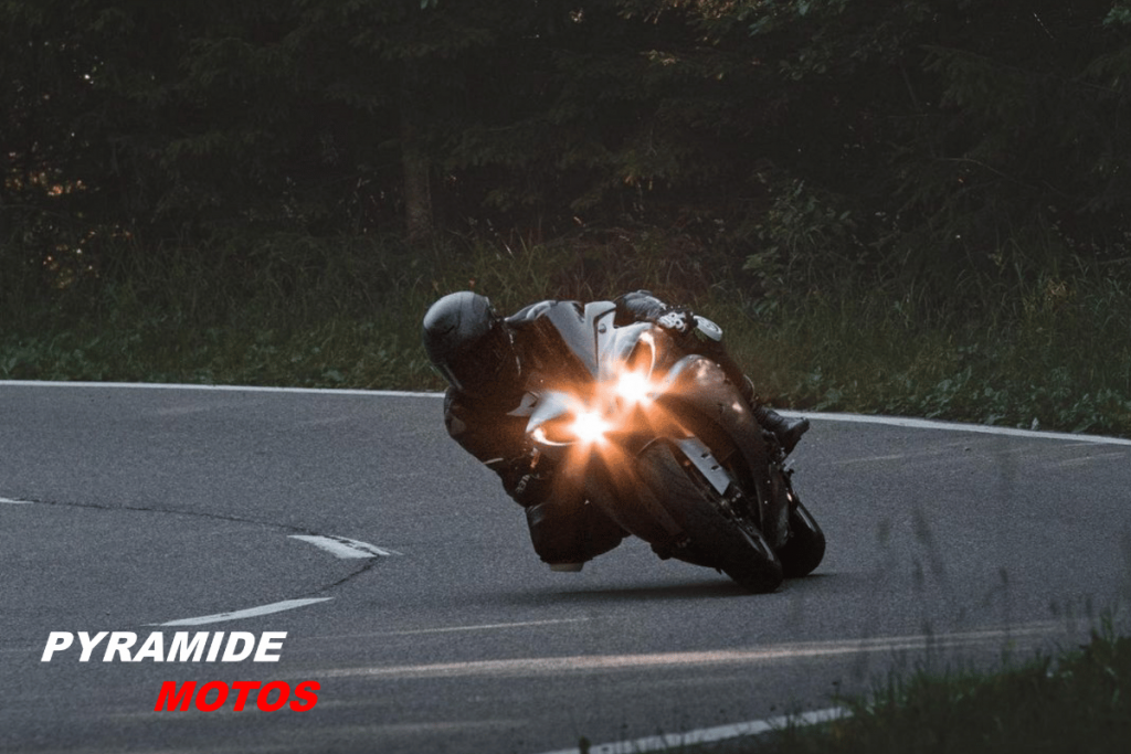 Rouler de nuit à moto - Pyramide Motos
