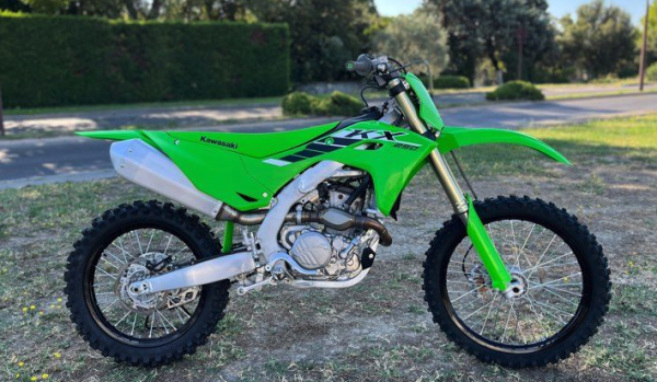 KAWASAKI KX 250 F 2025 - Pyramide Motos