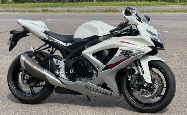Suzuki GSX-R 750 2009 - Pyramide Motos